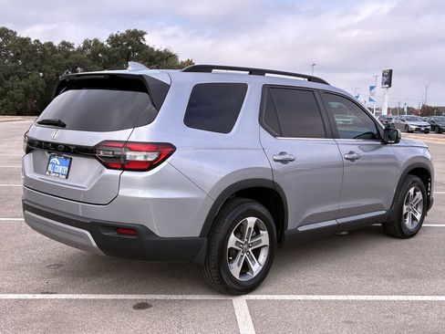 Certified 2024 Honda Pilot EX-L image 6