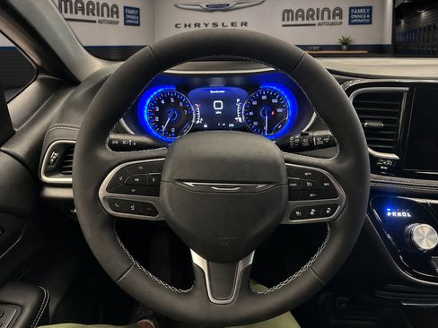 New 2027 Chrysler Pacifica Select FWD image 2