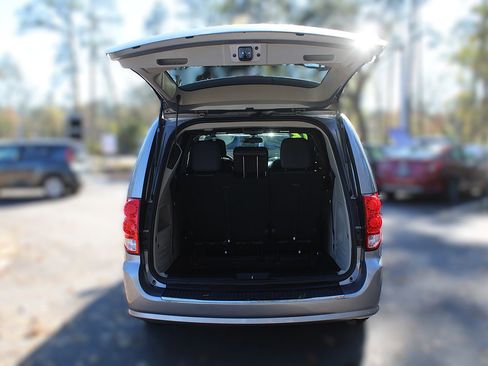 Used 2016 Dodge Grand Caravan SXT image 13