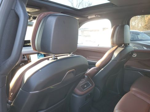 New 2025 Lincoln Navigator Reserve image 28