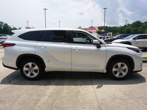 Used 2023 Toyota Highlander L FWD image 21