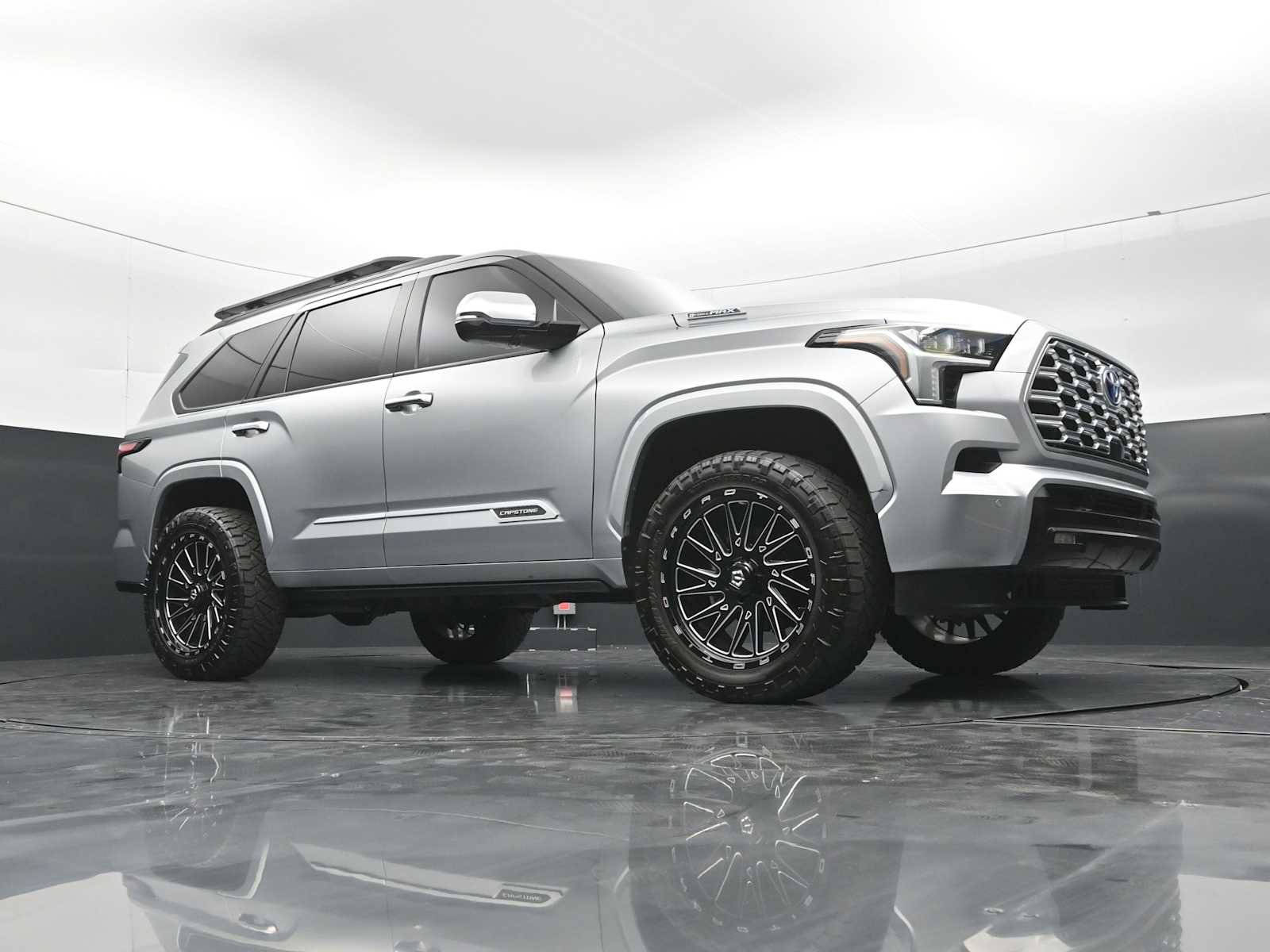 Used 2024 Toyota Sequoia Capstone AWD/4WD image 45
