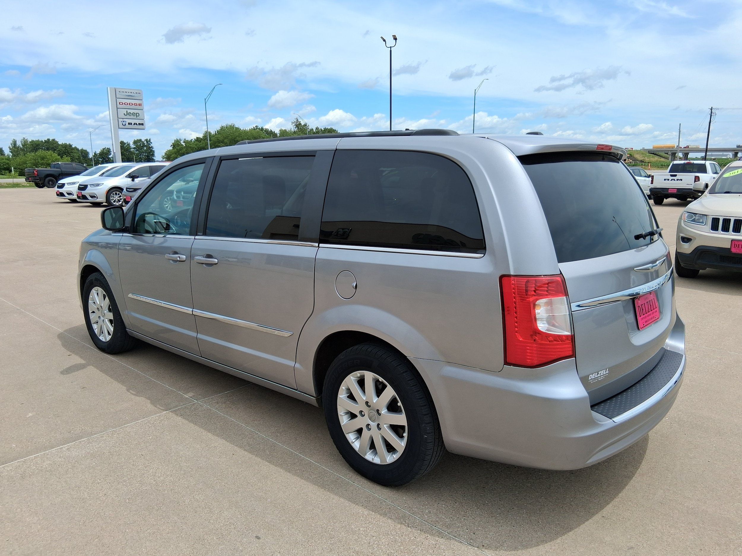 Used 2013 Chrysler Town & Country Touring FWD image 6