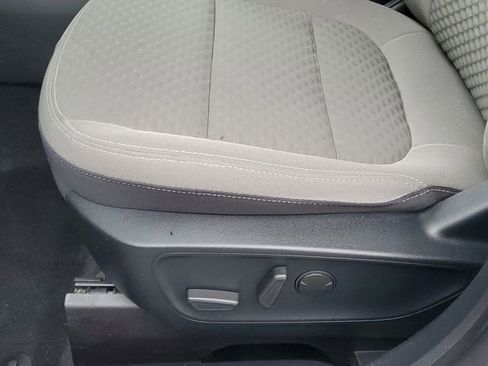 Used 2020 Ford Escape SE image 12