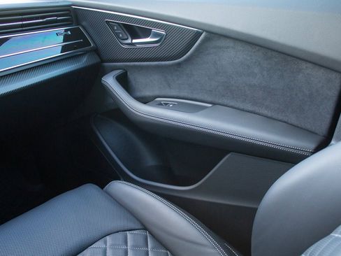 Used 2024 Audi SQ8 Prestige image 19