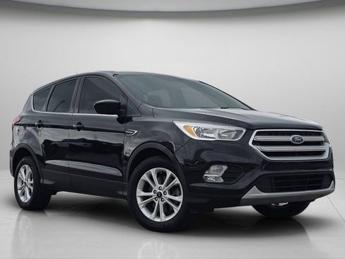 Used 2019 Ford Escape SE image 2