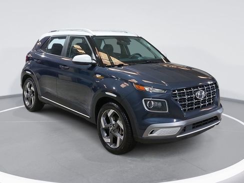 Used 2022 Hyundai Venue Limited FWD image 3