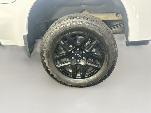 Used 2026 Chevrolet Silverado 1500 Custom Trail Boss w/ Turbomax Blackout Package AWD/4WD image 11