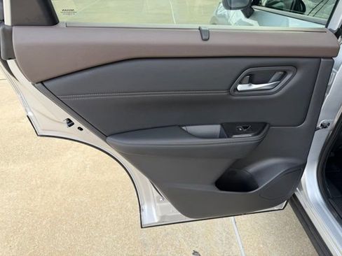 Used 2022 Nissan Rogue SL w/ SL Premium Package image 14