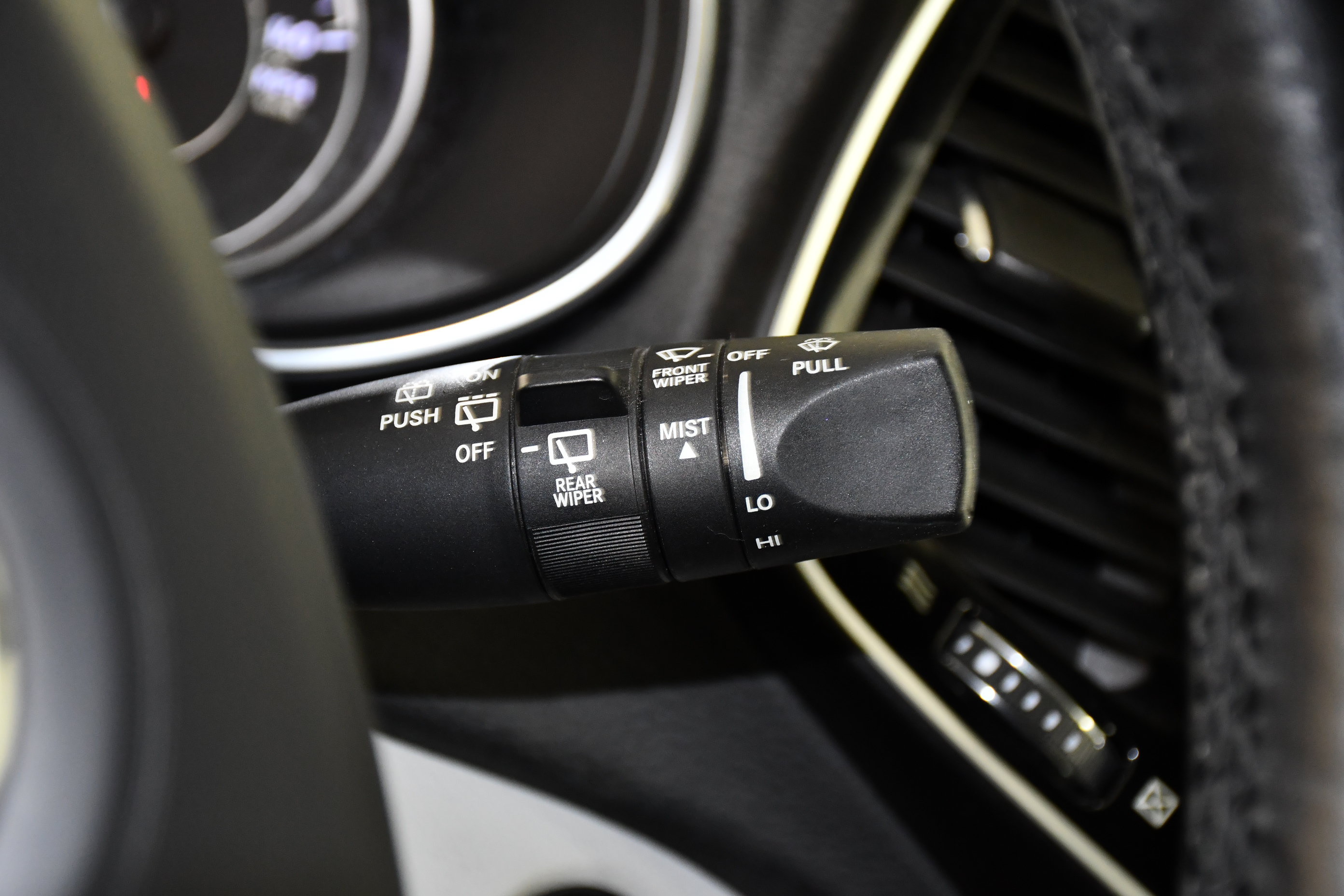 Used 2020 Jeep Cherokee Limited AWD/4WD image 23