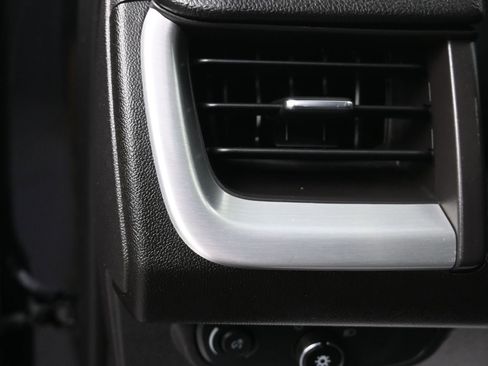 Used 2024 GMC Terrain SLE w/ Driver Convenience Package image 17