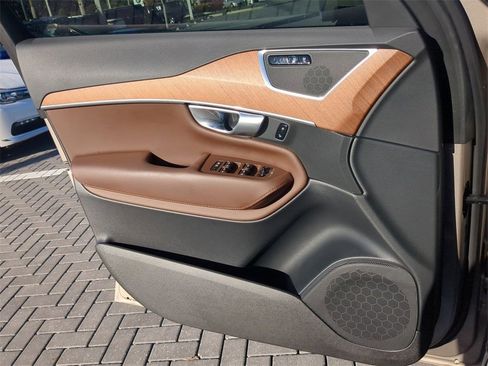 Used 2024 Volvo XC90 B6 Plus w/ Protection Package image 32