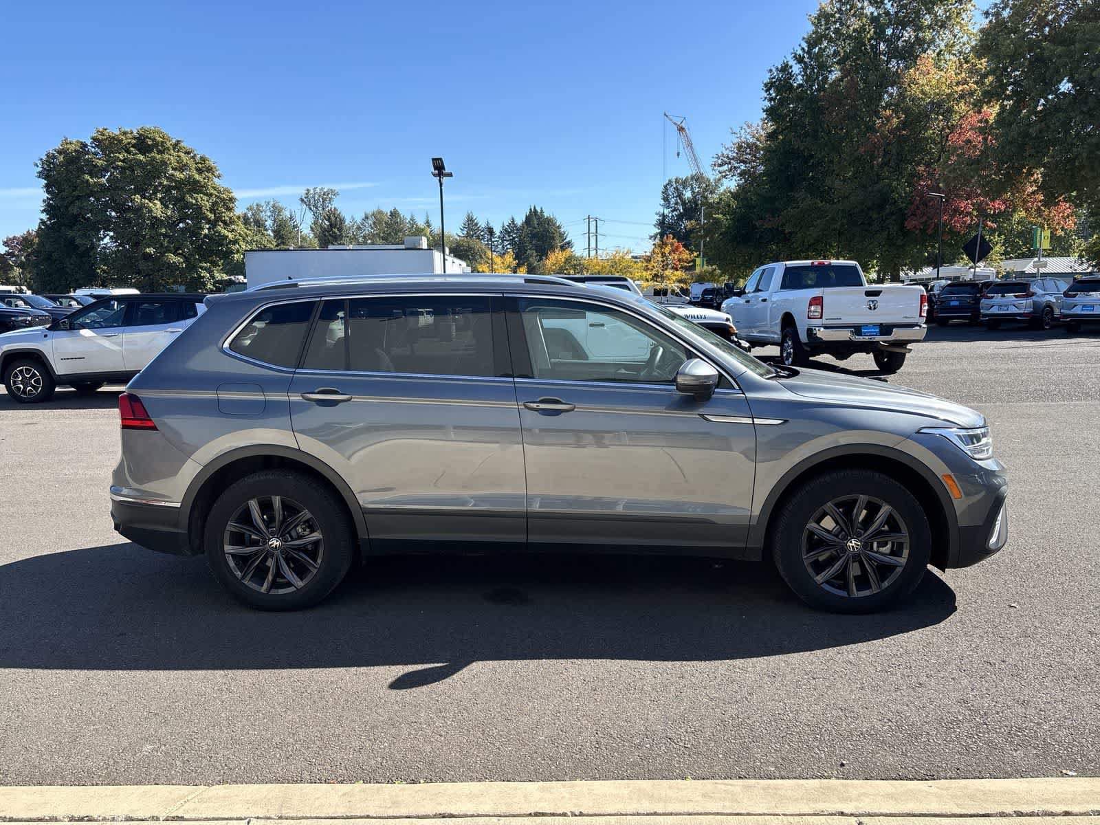 Used 2024 Volkswagen Tiguan SE AWD/4WD image 5