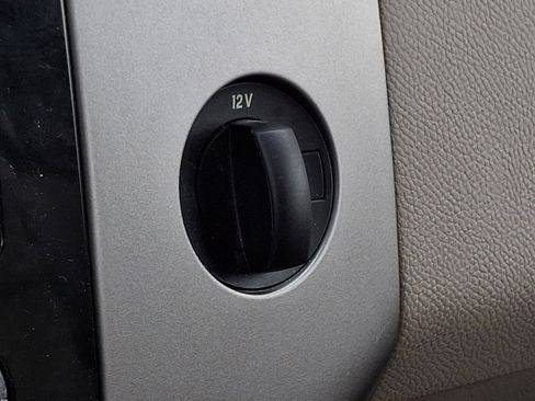 Used 2013 Ford Expedition Limited image 28