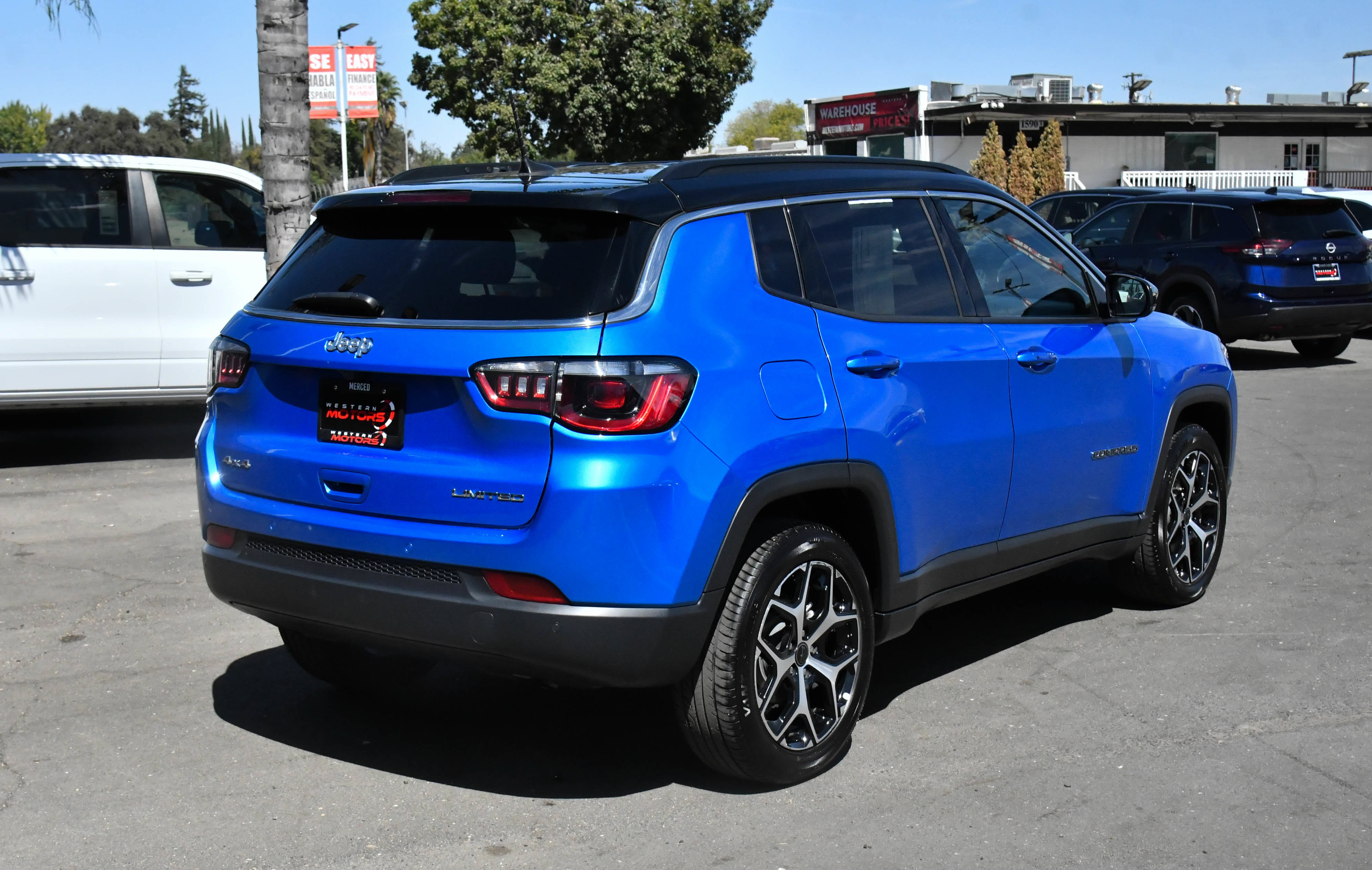 Used 2025 Jeep Compass Limited AWD/4WD image 8