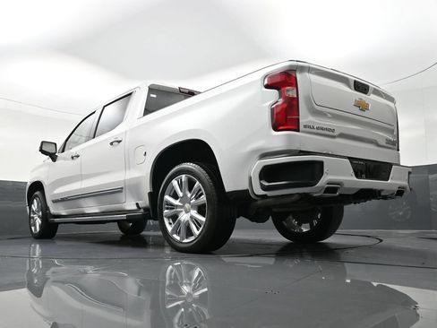 Used 2025 Chevrolet Silverado 1500 High Country w/ High Country Premium Package AWD/4WD image 25