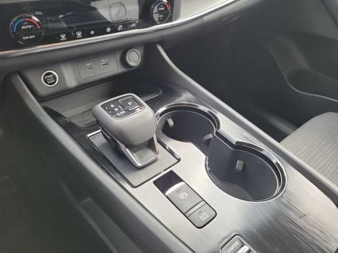 Used 2023 Nissan Rogue SV FWD image 25