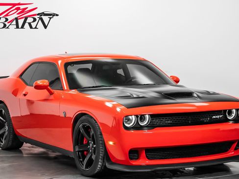 Used 2017 Dodge Challenger SRT Hellcat image 7
