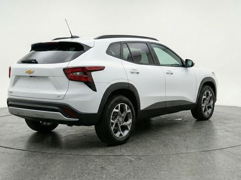 Used 2025 Chevrolet Trax LT image 9