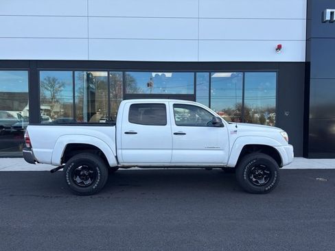 Used 2011 Toyota Tacoma 4x4 Double Cab image 2