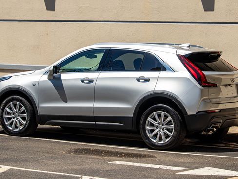 Used 2021 Cadillac XT4 Luxury w/ Cold Weather Package AWD/4WD image 6