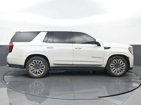 Used 2023 GMC Yukon Denali Ultimate AWD/4WD image 2