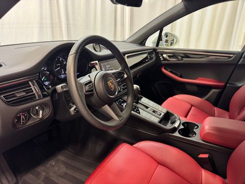 Used 2025 Porsche Macan w/ Premium Package Plus AWD/4WD image 4