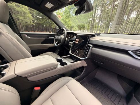 Used 2025 GMC Acadia Elevation w/ Elevation Premium Package FWD image 20