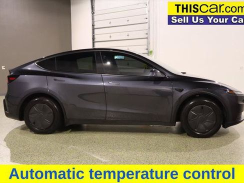 Used 2026 Tesla Model Y 2WD image 8