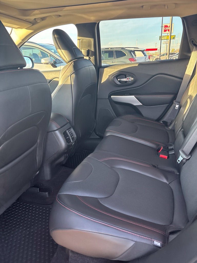 Used 2018 Jeep Cherokee Trailhawk w/ Quick Order Package 27L AWD/4WD image 24
