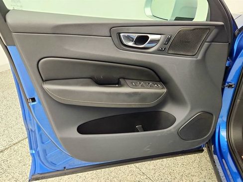Used 2019 Volvo XC60 T8 R-Design w/ Advanced Package AWD/4WD image 11
