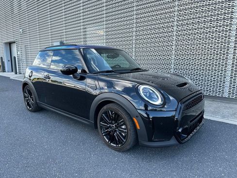 Used 2023 MINI Cooper S FWD image 1