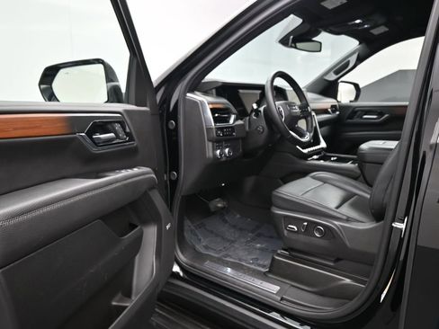 Used 2025 GMC Yukon Denali image 11