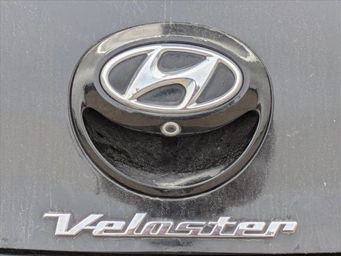 Used 2016 Hyundai Veloster image 6