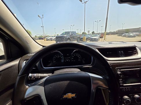 Used 2017 Chevrolet Traverse LT FWD image 24