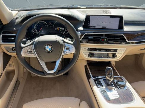 Used 2016 BMW 750i image 28