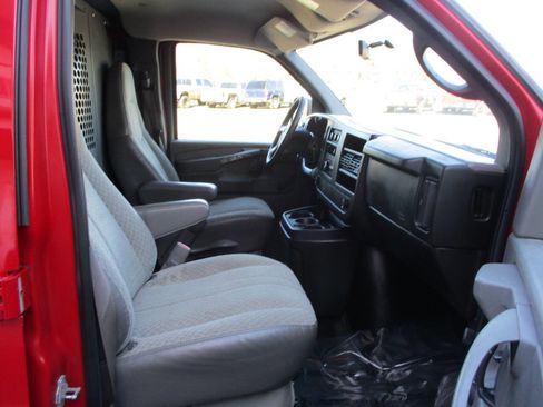 Used 2009 Chevrolet Express 3500 image 24