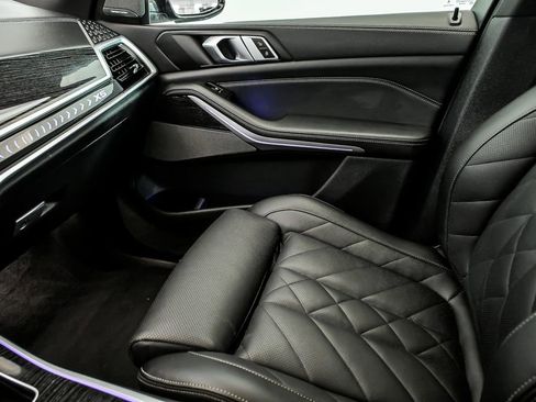 Used 2024 BMW X5 xDrive40i w/ M Sport Package image 27