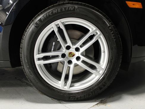 New 2026 Porsche Macan image 20