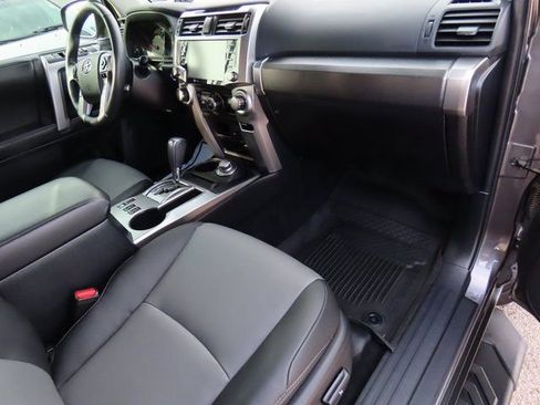 Used 2022 Toyota 4Runner SR5 Premium image 9