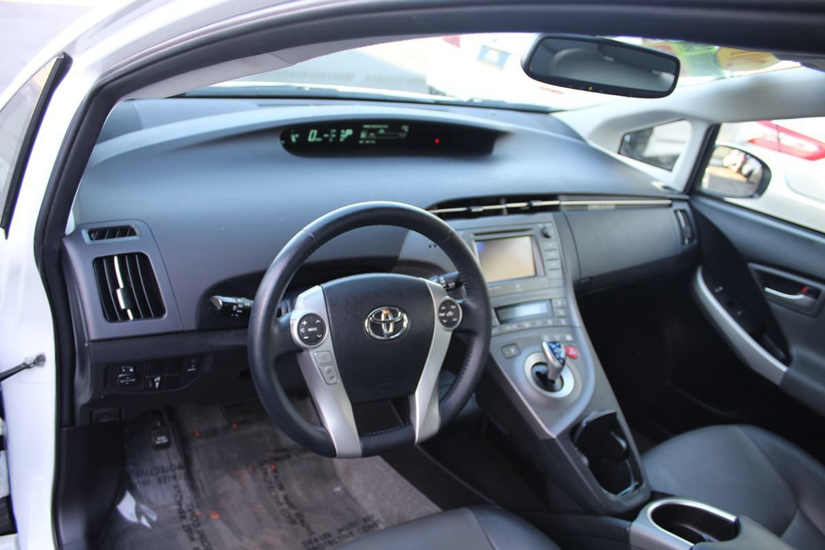 Used 2014 Toyota Prius Four FWD image 17