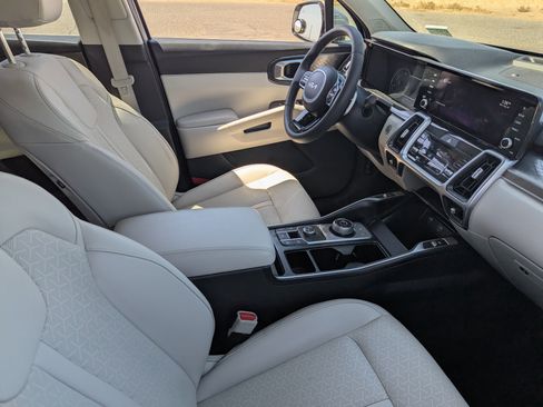 Used 2022 Kia Sorento S FWD image 11
