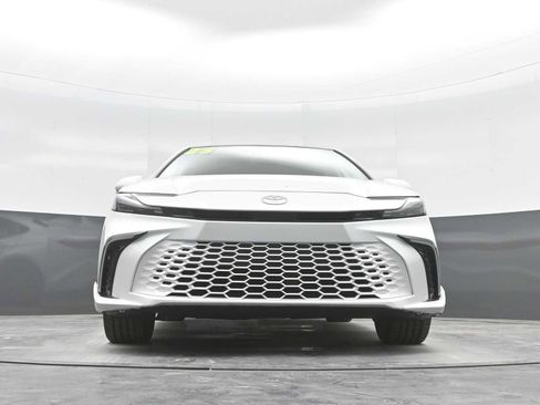 Used 2025 Toyota Camry XSE image 34