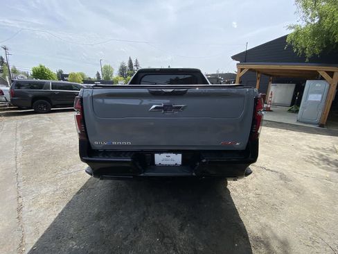 Used 2025 Chevrolet Silverado EV RST AWD/4WD image 5