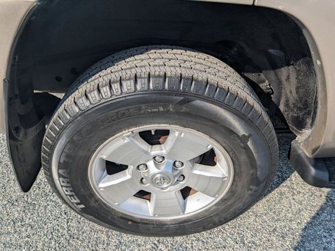 Used 2004 Toyota 4Runner SR5 RWD image 6