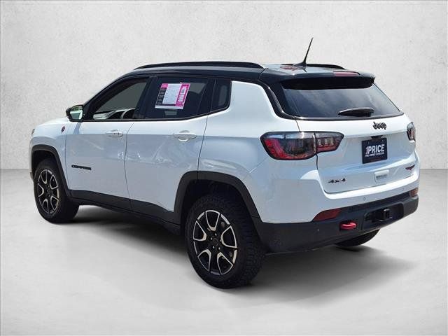 Used 2025 Jeep Compass Trailhawk w/ Trailer Tow Group AWD/4WD image 8