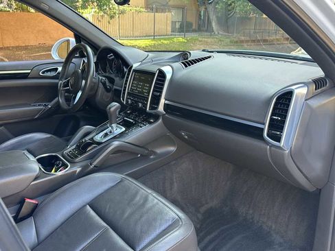 Used 2016 Porsche Cayenne AWD/4WD image 24