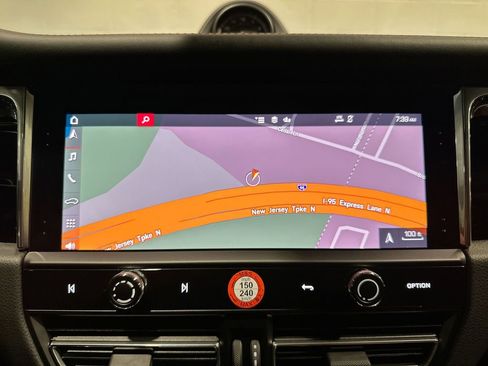 Used 2025 Porsche Macan image 17