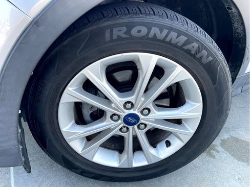 Used 2017 Ford Escape SE FWD image 6