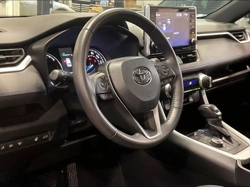 Used 2022 Toyota RAV4 SE image 14